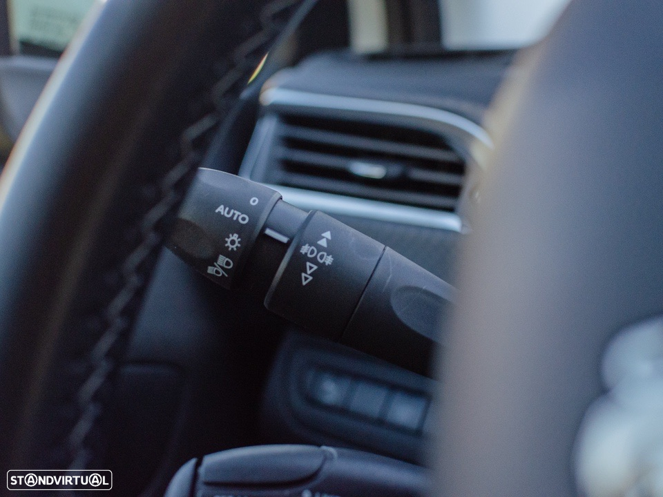 Peugeot 2008 1.2 PureTech Allure EAT6 - 15