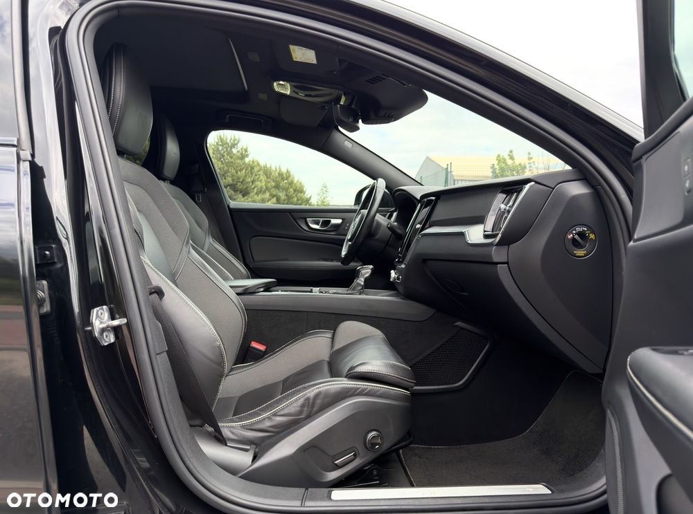 Volvo V60 D4 Geartronic R-Design - 36