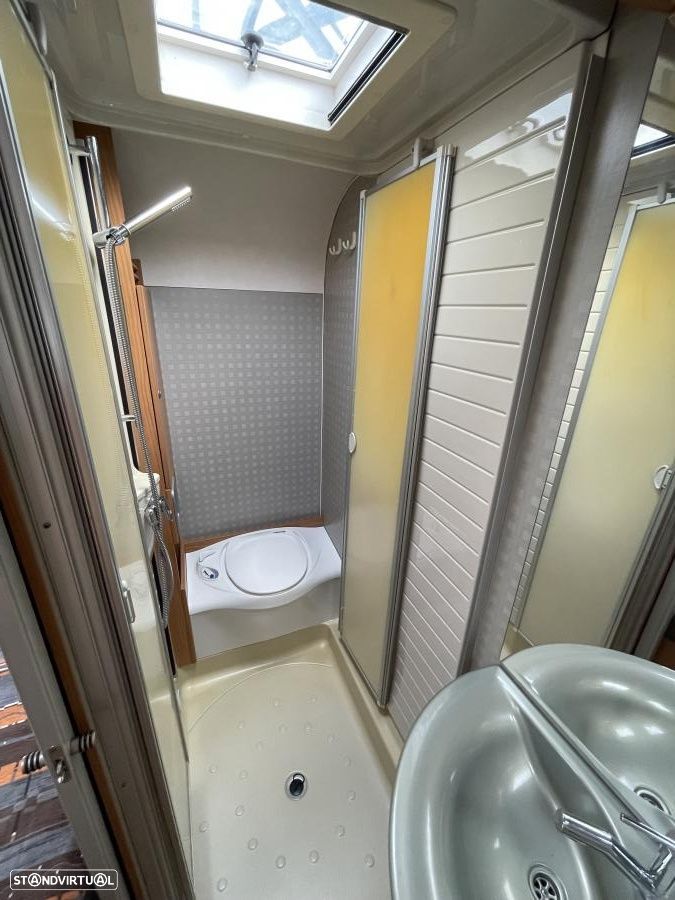 Burstner Privilége T615 cama francesa - 8