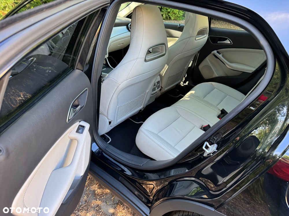 Mercedes-Benz GLA 250 4Matic 7G-DCT AMG Line - 19