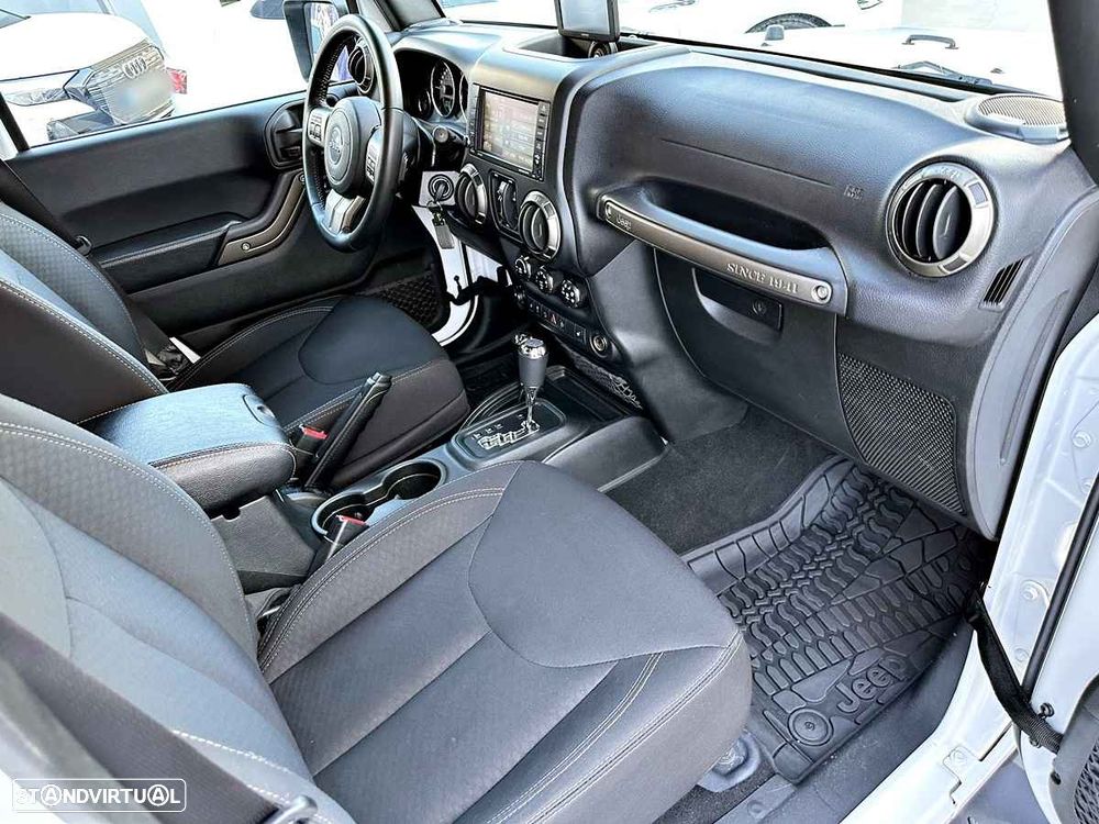 Jeep Wrangler Unlimited - 25