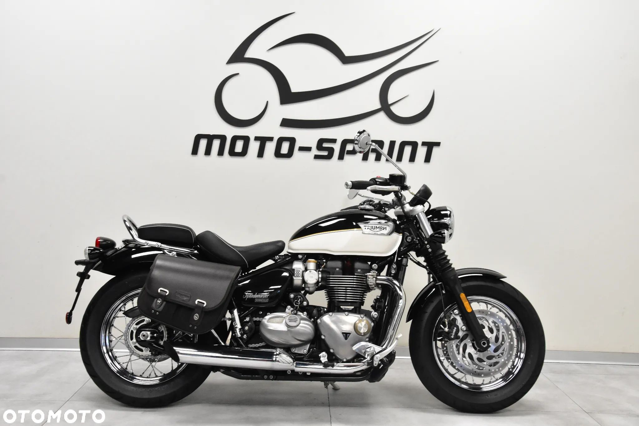 Triumph Bonneville - 1