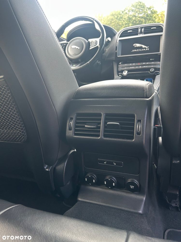 Jaguar F-Pace - 4