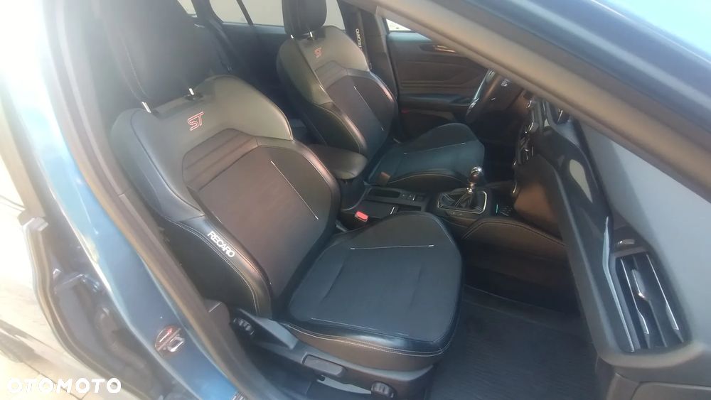 Ford Focus 2.3 EcoBoost ST X - 23