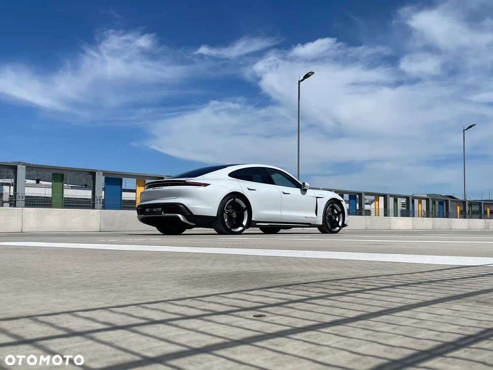 Porsche Taycan Turbo - 10