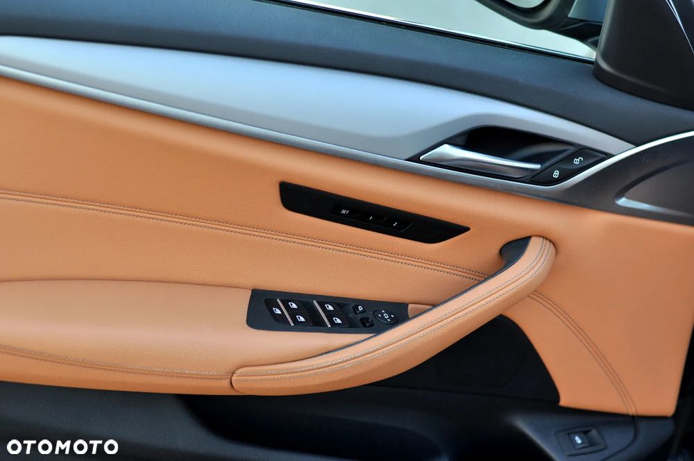 BMW Seria 5 520i - 27