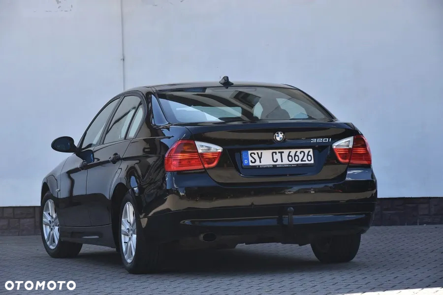BMW Seria 3 320i - 11