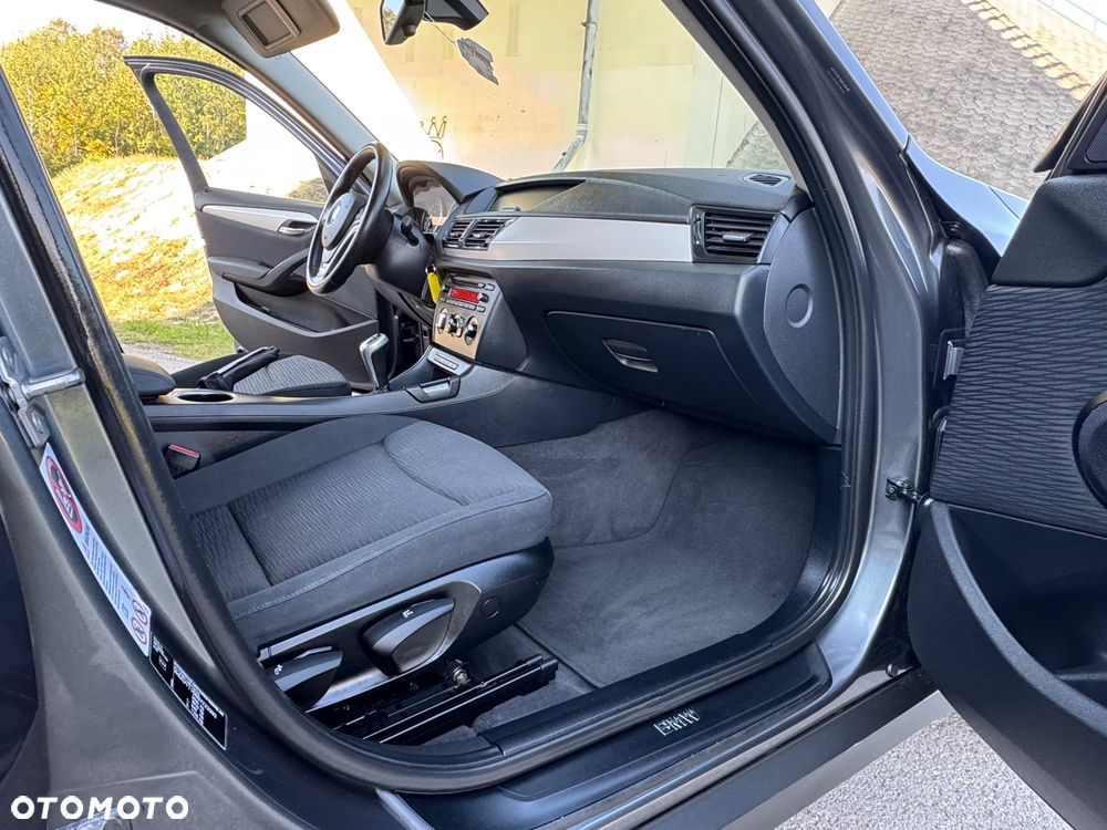 BMW X1 sDrive18d xLine - 24