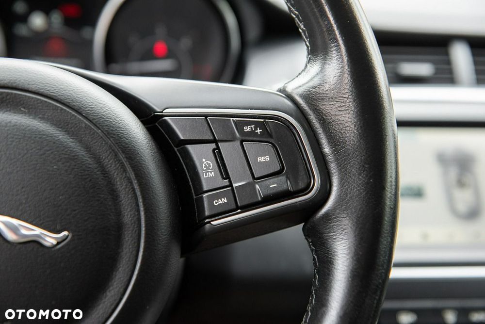 Jaguar E-Pace D180 AWD R-Dynamic S - 35