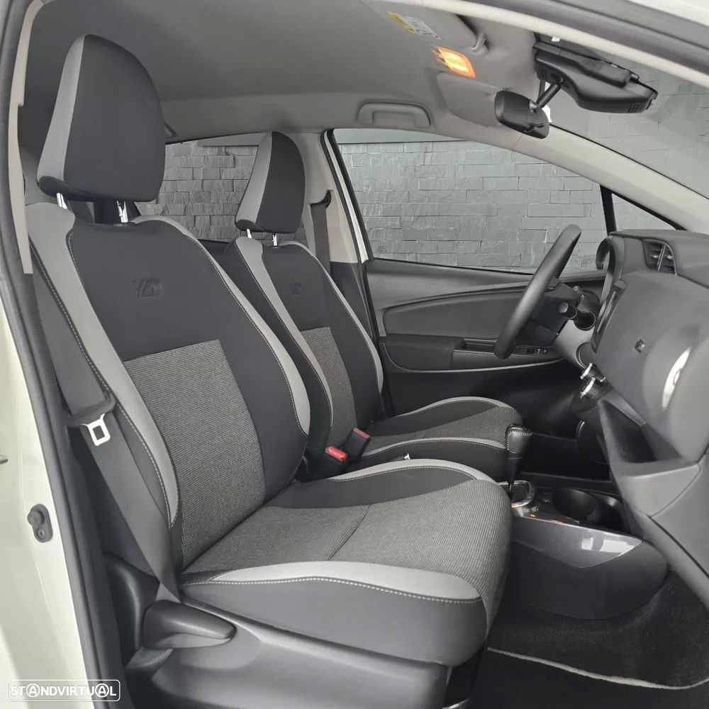 Toyota Yaris 1.5 HSD 20 Anos - 8