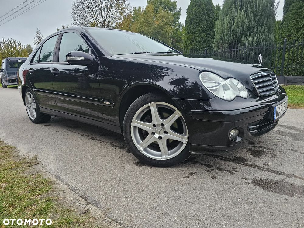 Mercedes-Benz Klasa C 180 Kompressor Classic Sport Edition - 28