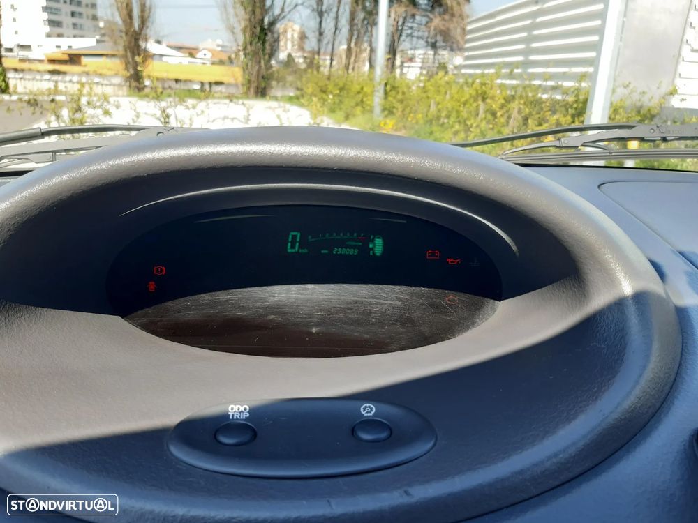 Toyota Yaris 1.0 Base - 5