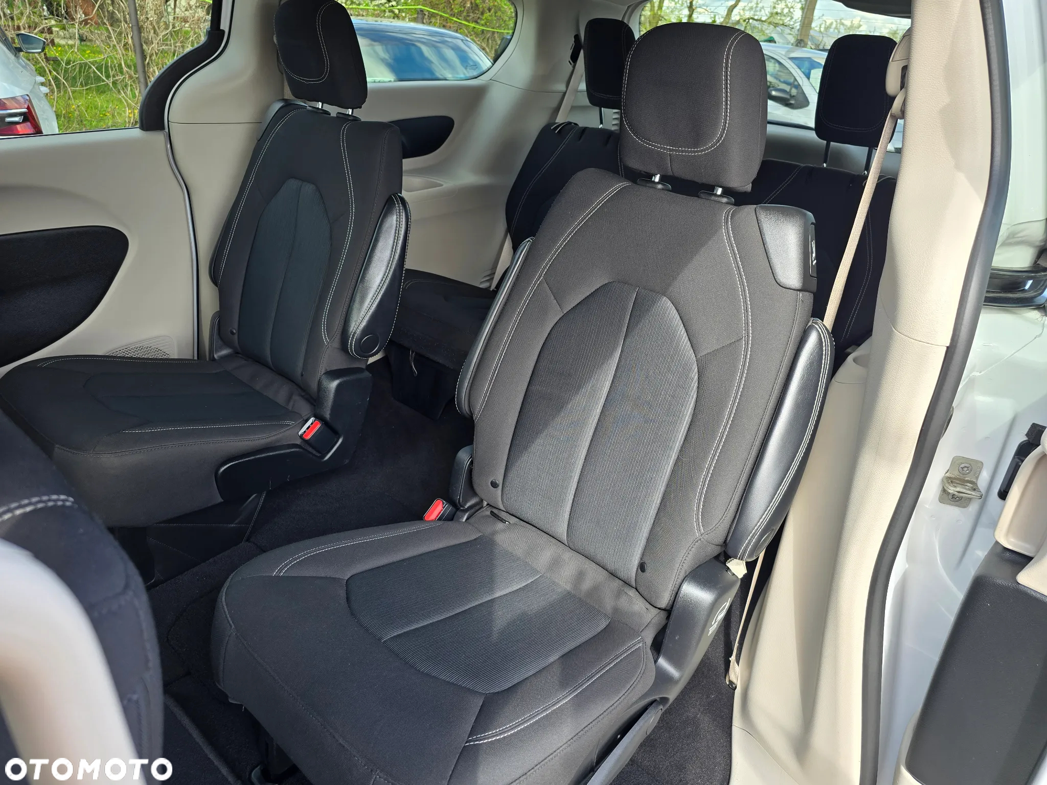 Chrysler Pacifica - 15