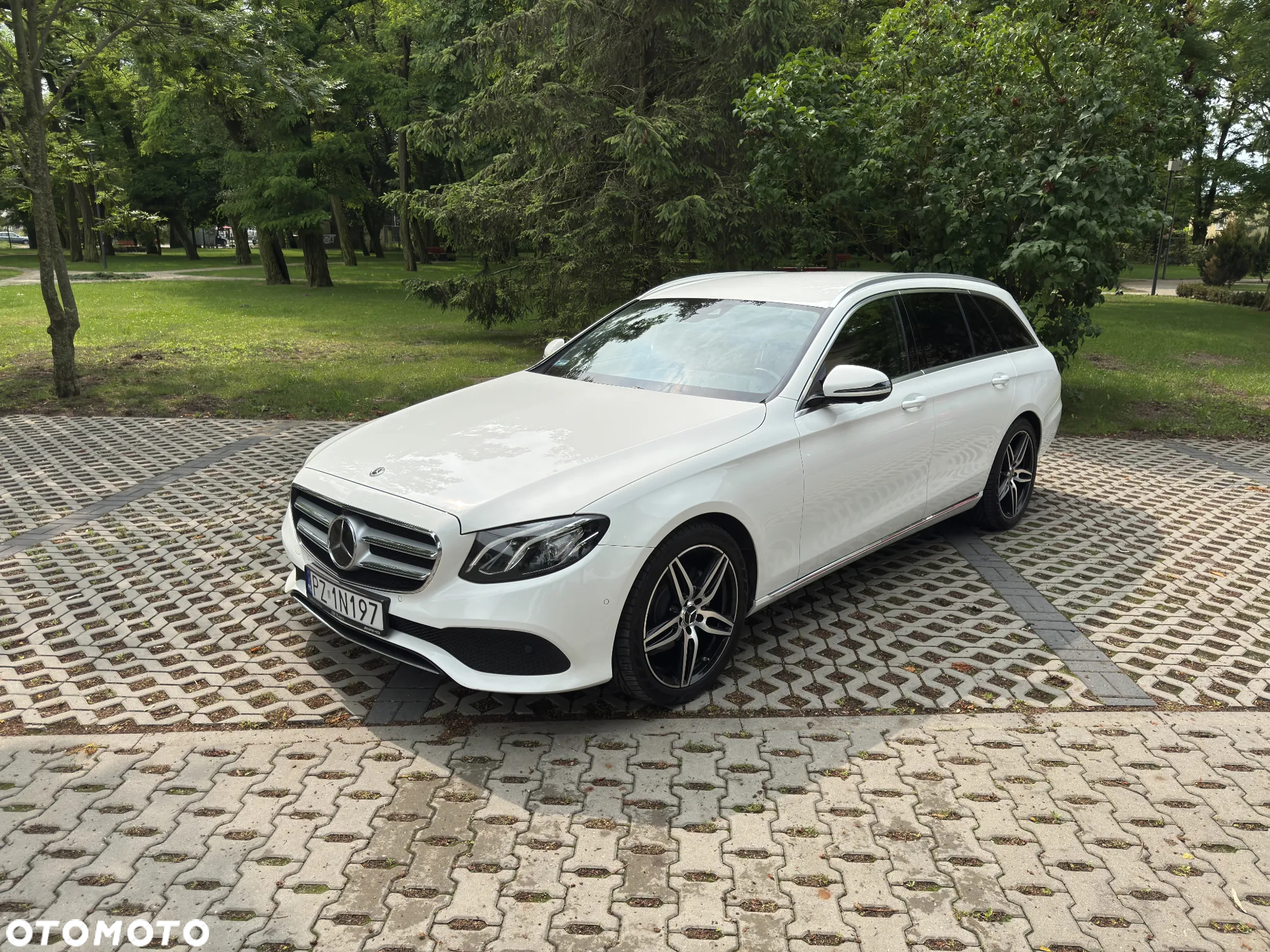 Mercedes-Benz Klasa E 220 d T 9G-TRONIC Avantgarde - 2