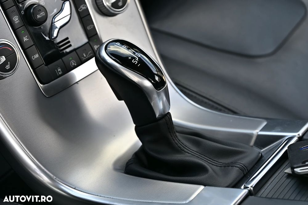 Volvo XC 60 D3 Geartronic Summum - 12