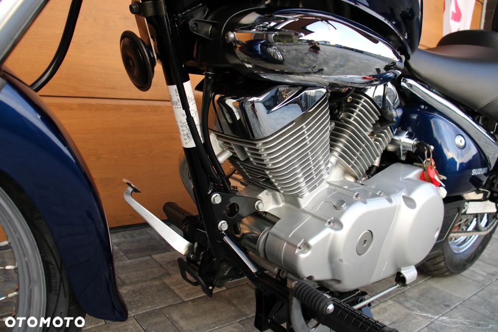Suzuki Intruder - 31