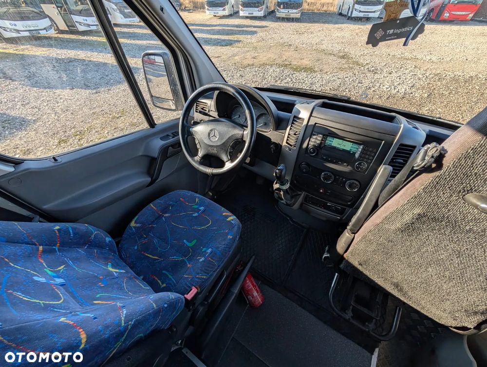 Mercedes-Benz Sprinter 515 - 13