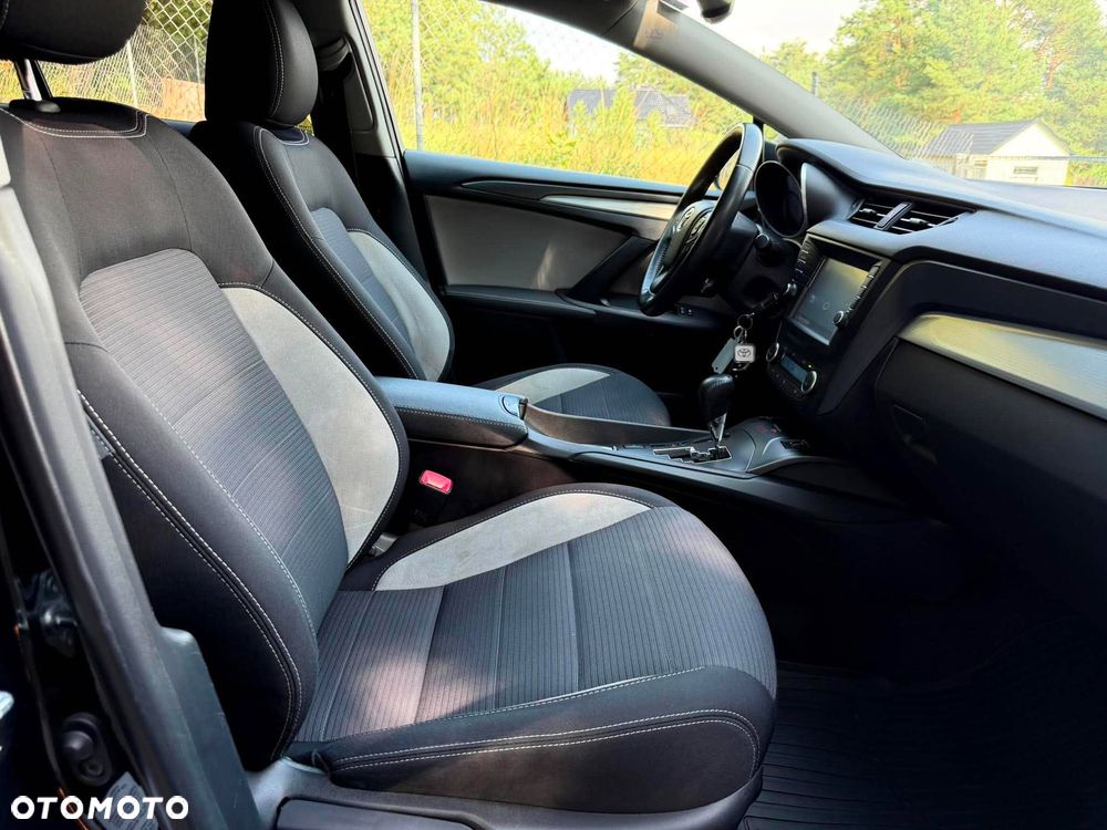 Toyota Avensis 1.8 Premium MS - 33