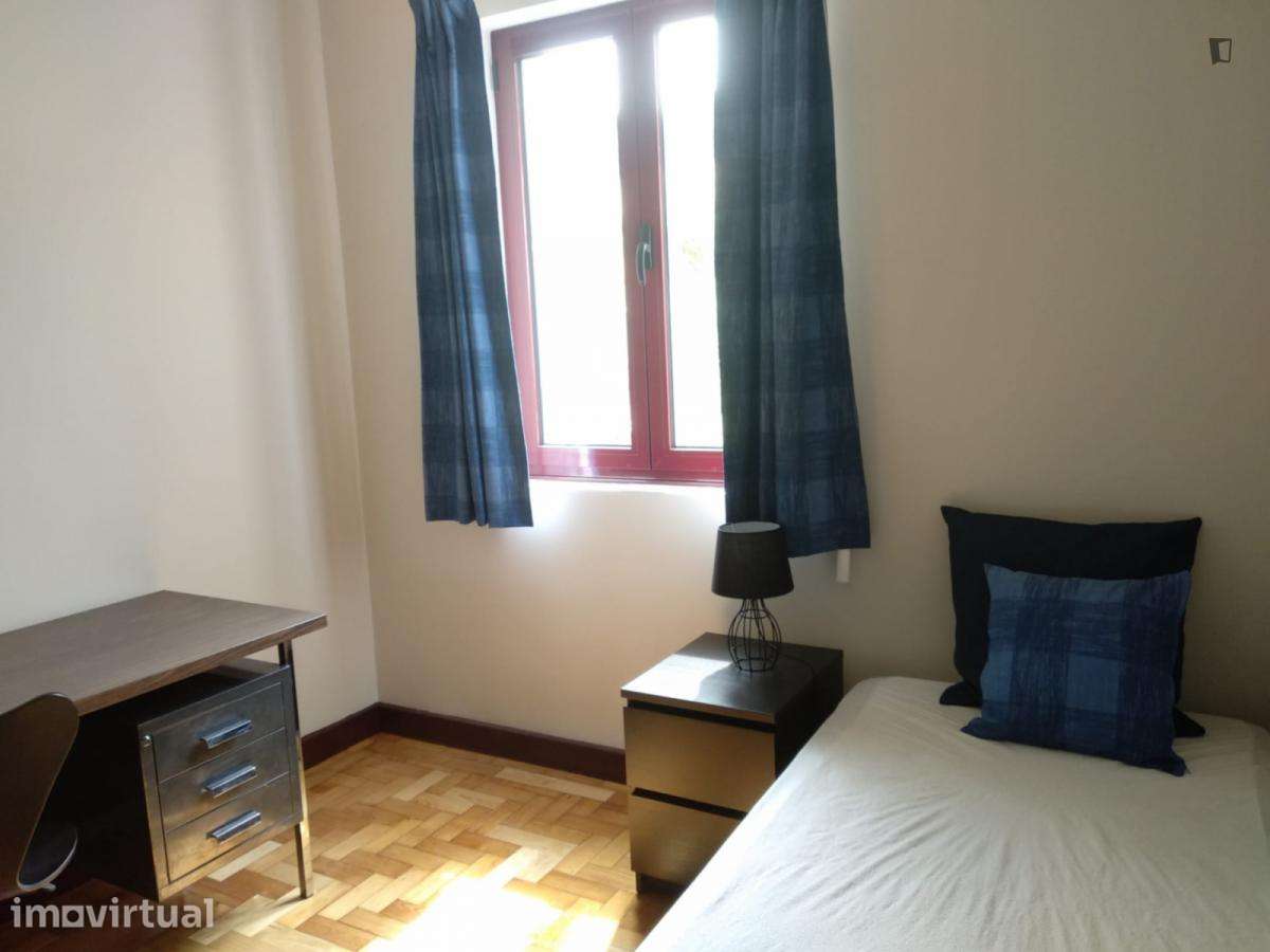 Quarto - localizado em Paranhos Porto - Grande imagem: 5/25