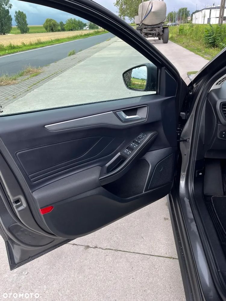 Ford Focus 1.0 EcoBoost Titanium - 11