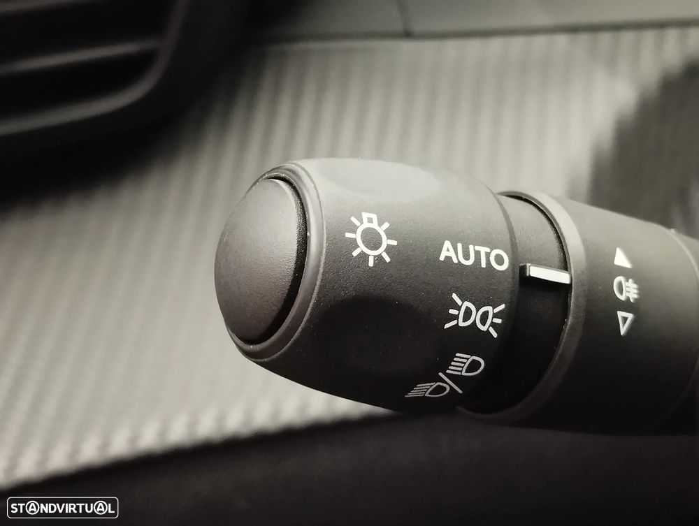 Peugeot 2008 1.2 Hybrid Allure e-DCS6 - 21