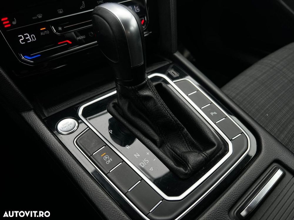 Volkswagen Passat - 14