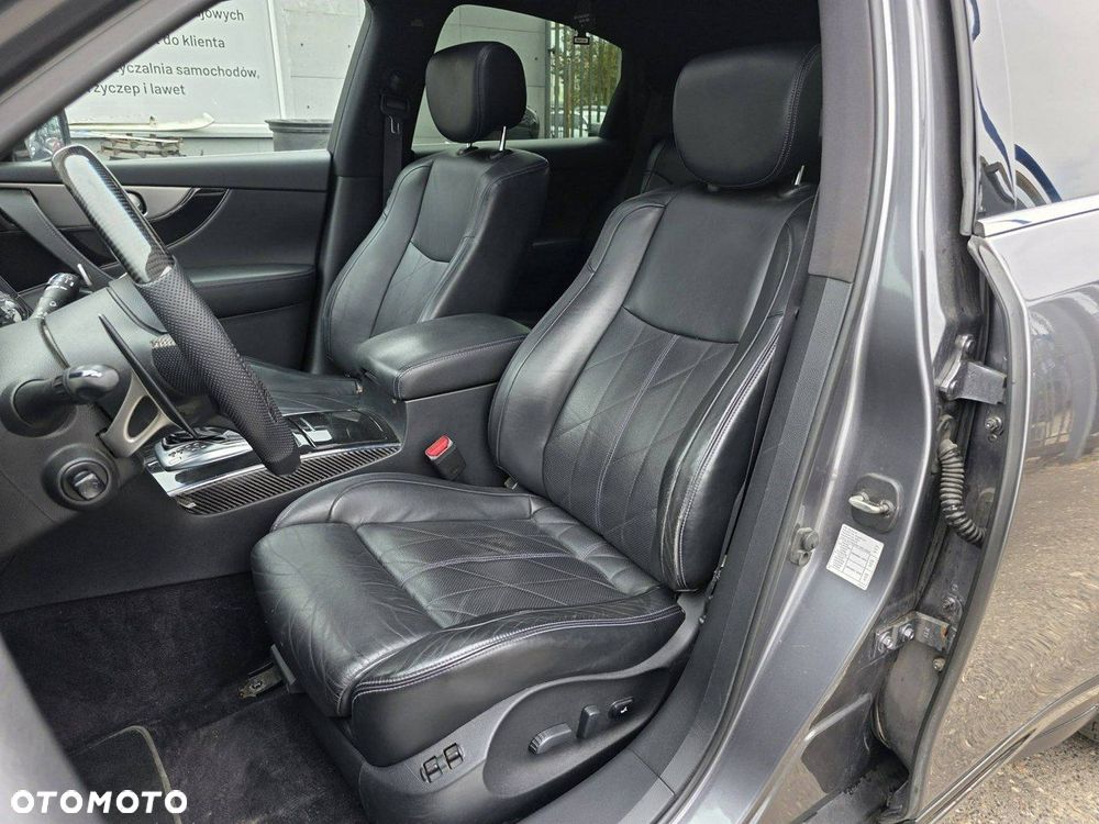 Infiniti QX70 - 6