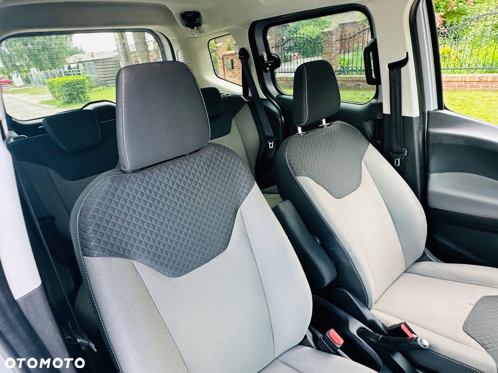 Ford Tourneo Courier - 19