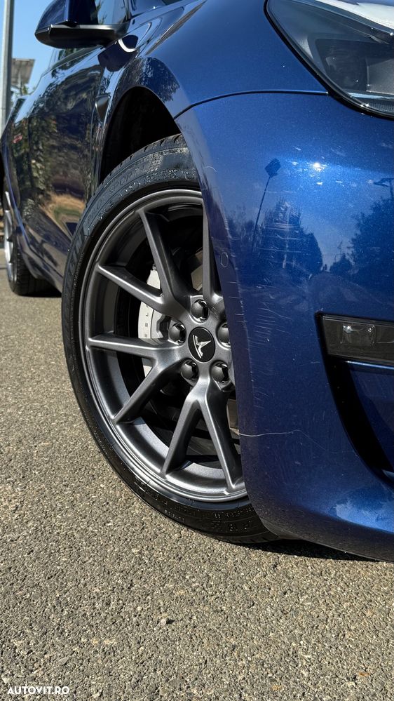 Tesla Model 3 - 8