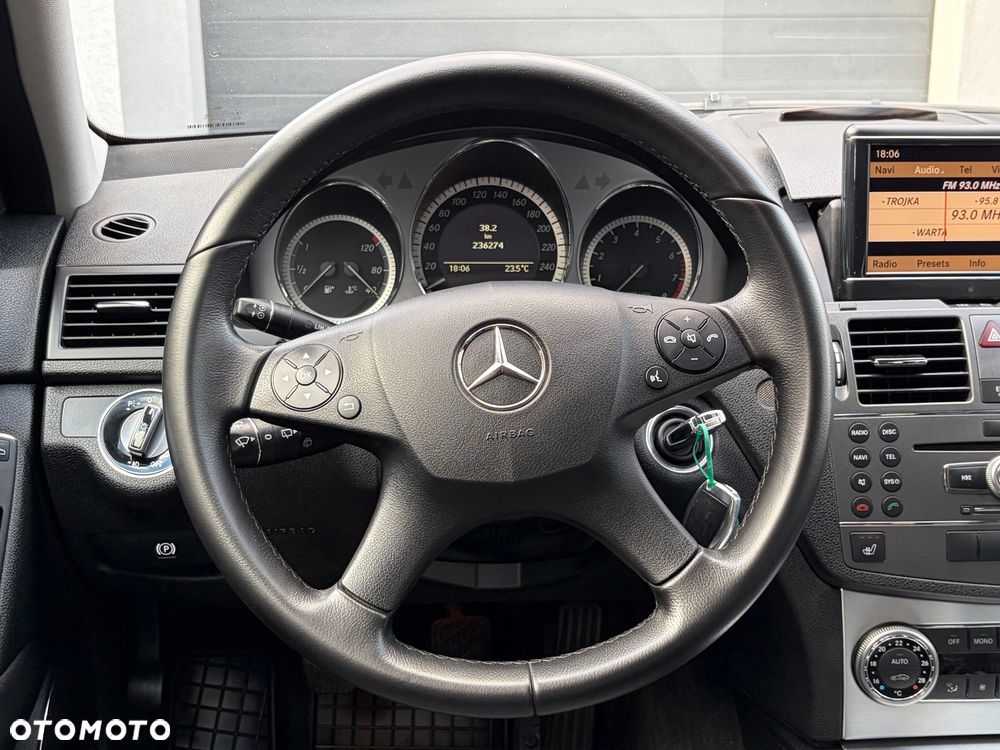 Mercedes-Benz Klasa C 180 Kompressor BlueEFFICIENCY Avantgarde - 27