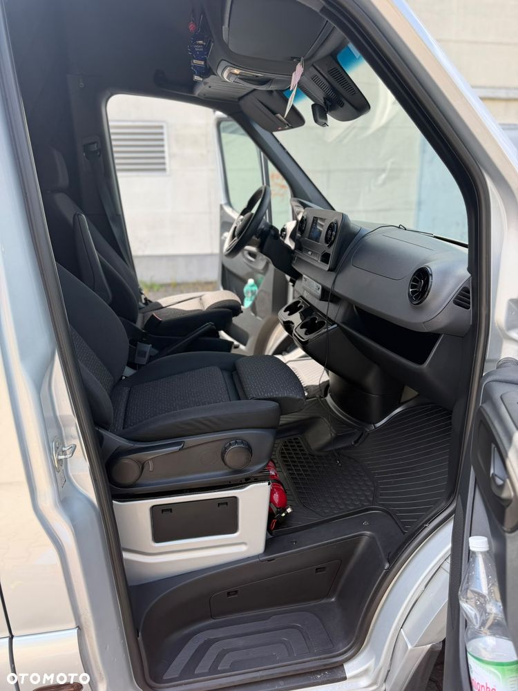 Mercedes-Benz Sprinter - 14