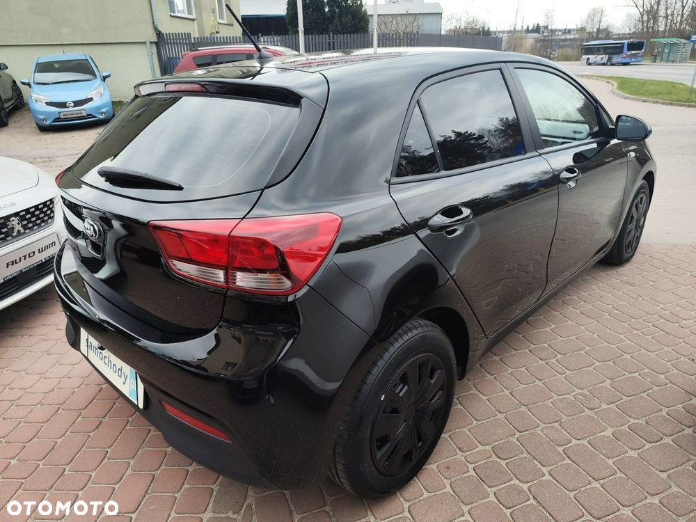 Kia Rio - 12