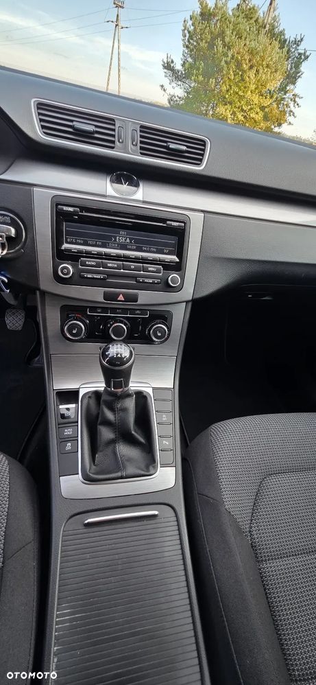 Volkswagen Passat 1.6 TDI BlueMotion Technology Comfortline - 8