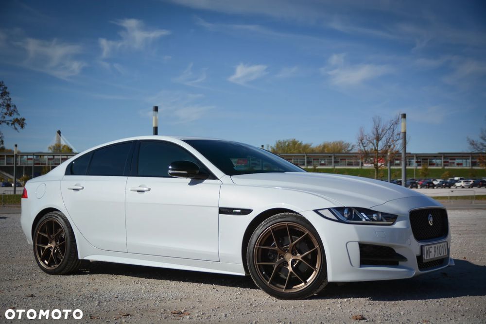 Jaguar XE 2.0 D R-Sport - 2