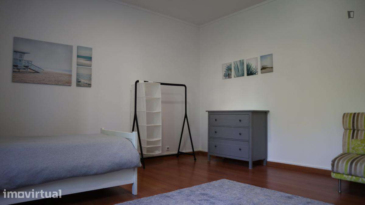 Quarto - localizado em Telheiras Lisbon - Grande imagem: 4/15