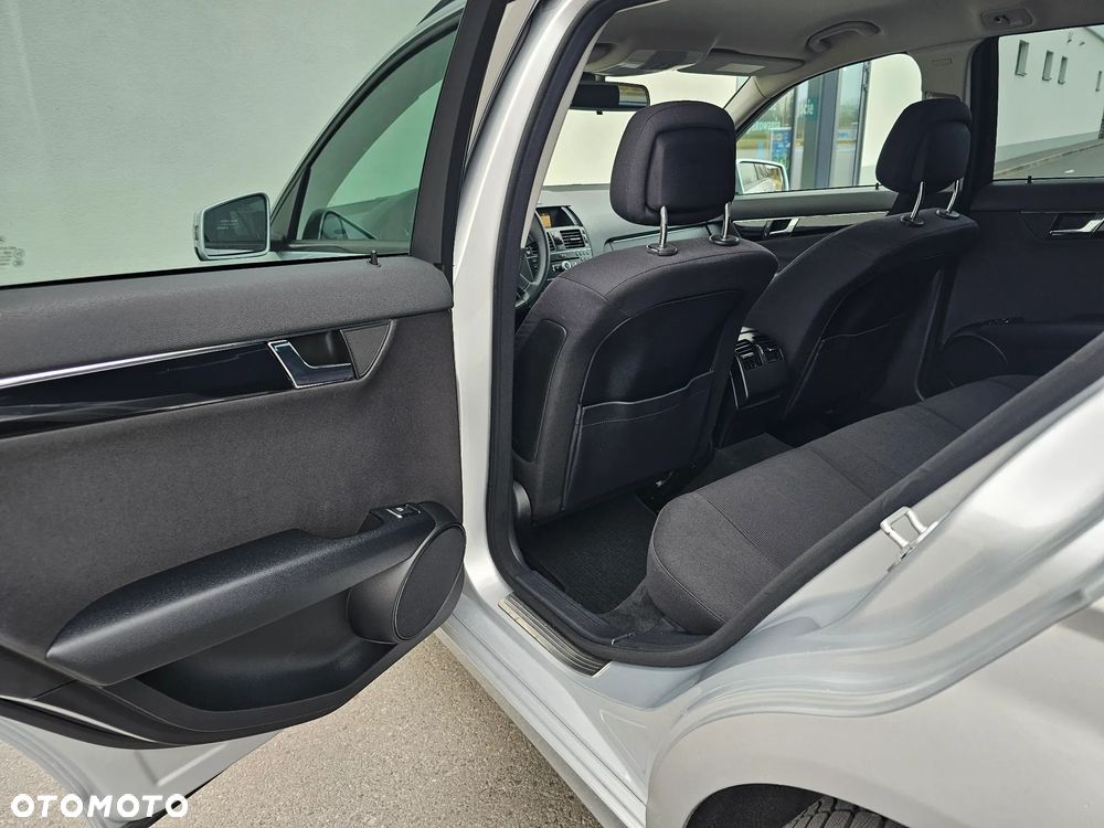 Mercedes-Benz Klasa C 220 CDI DPF Automatik - 17