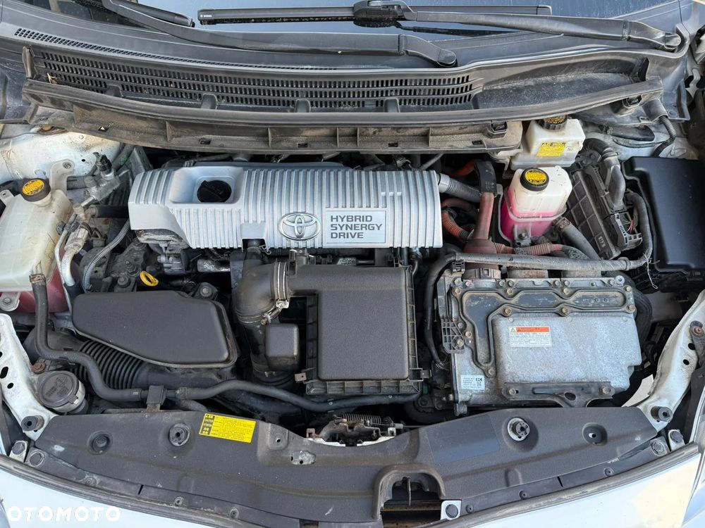 Toyota Prius (Hybrid) - 19