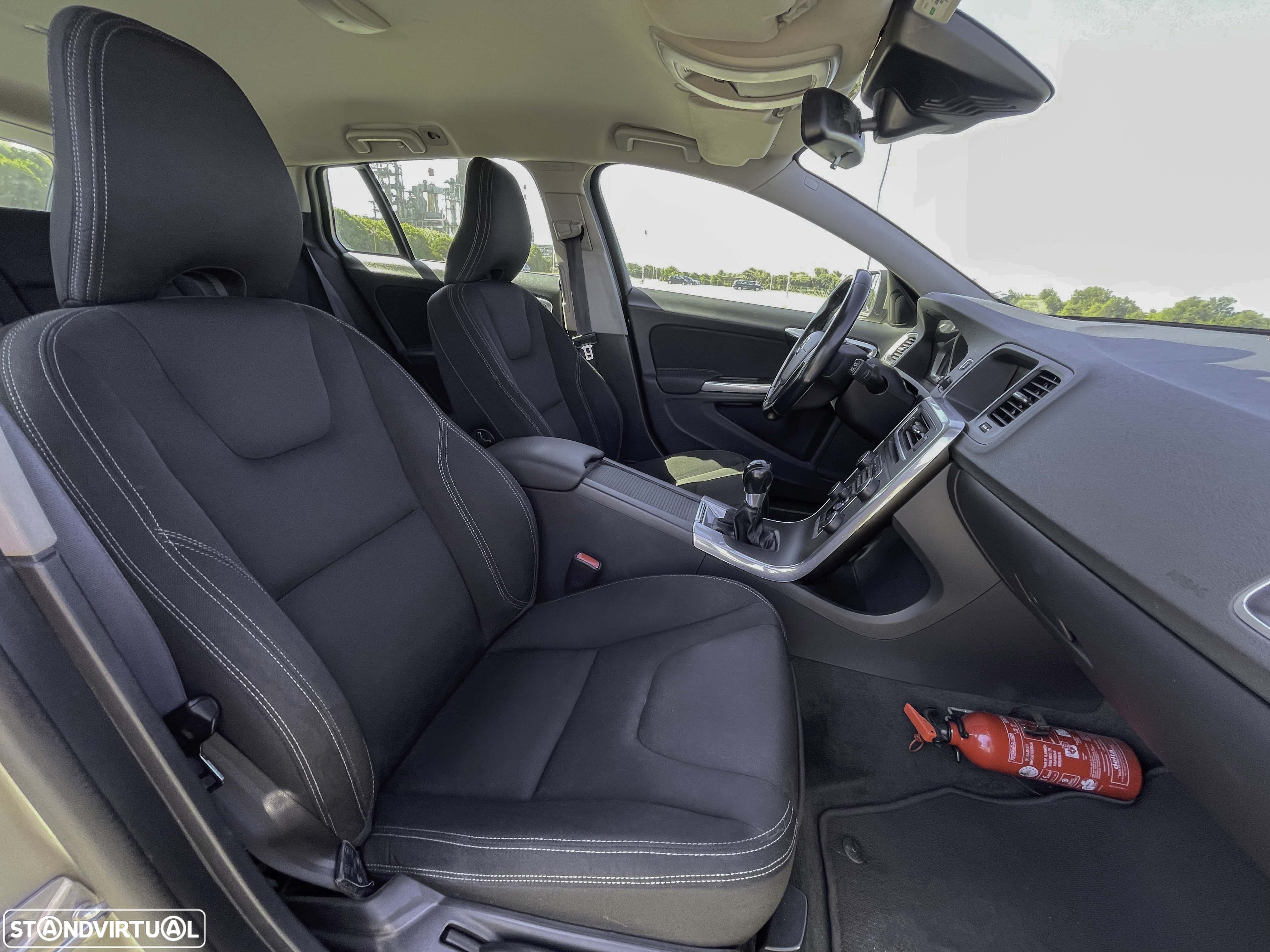 Volvo V60 1.6 D2 Drive Momentum Start/Stop - 15