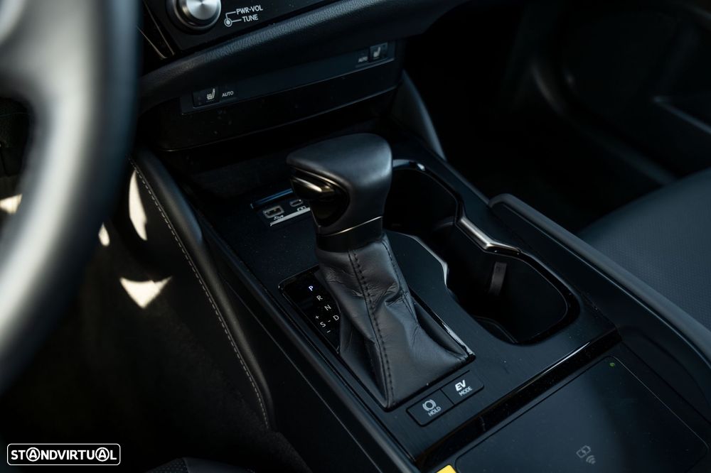 Lexus ES 300h Sport - 25