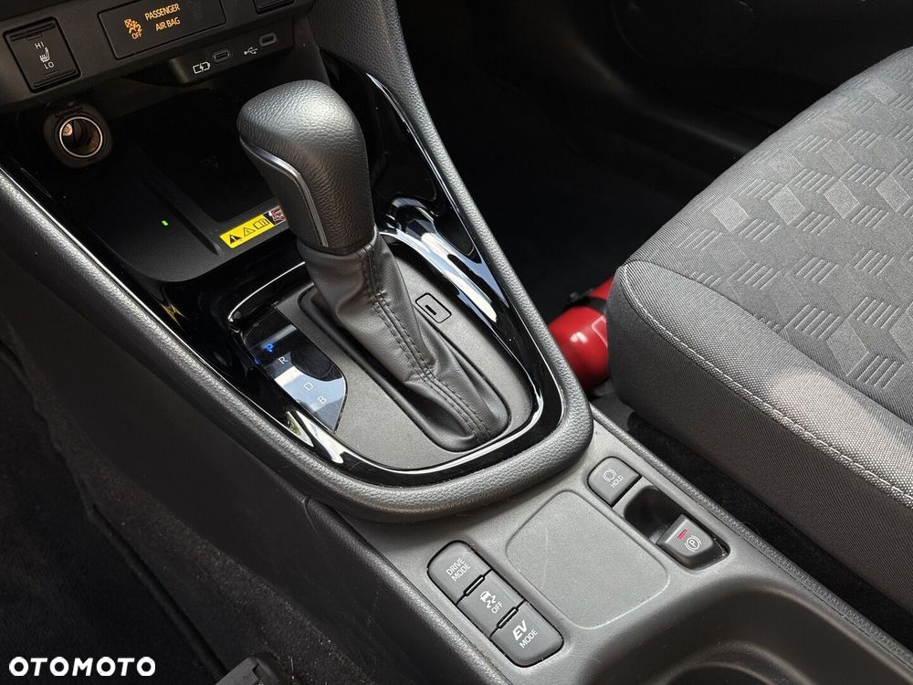 Toyota Yaris Hybrid 1.5 Style - 24