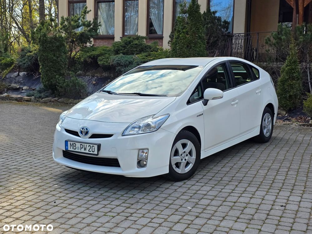 Toyota Prius (Hybrid) - 1