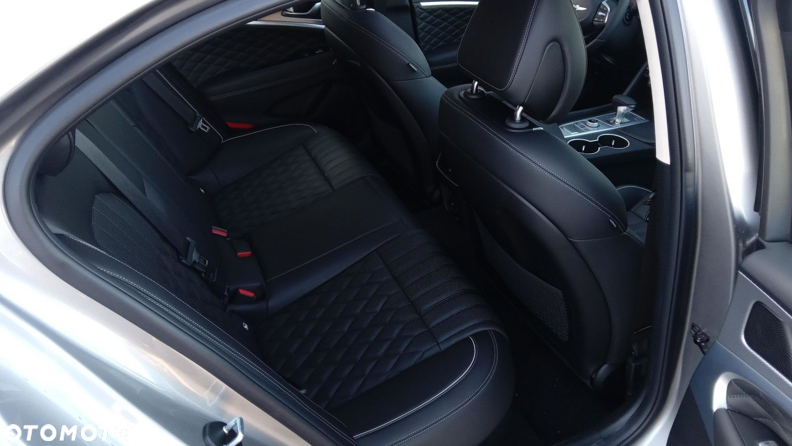 Genesis G70 - 25