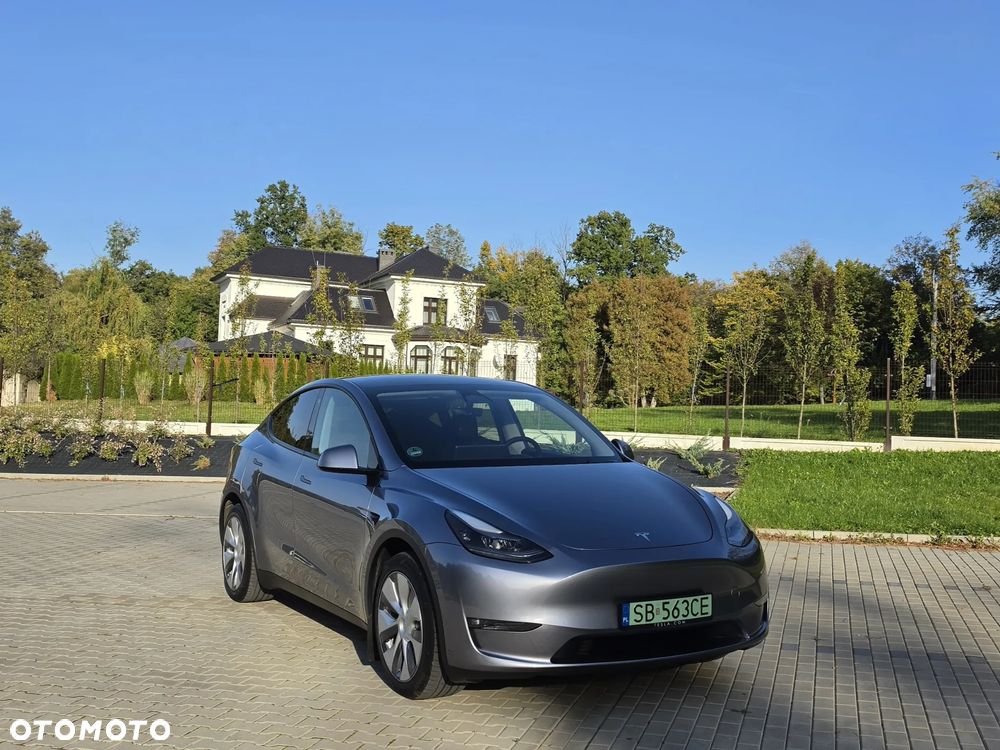 Tesla Model Y Long Range AWD - 4