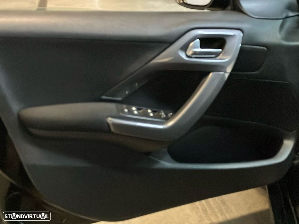 Peugeot 2008 1.2 PureTech Style - 22