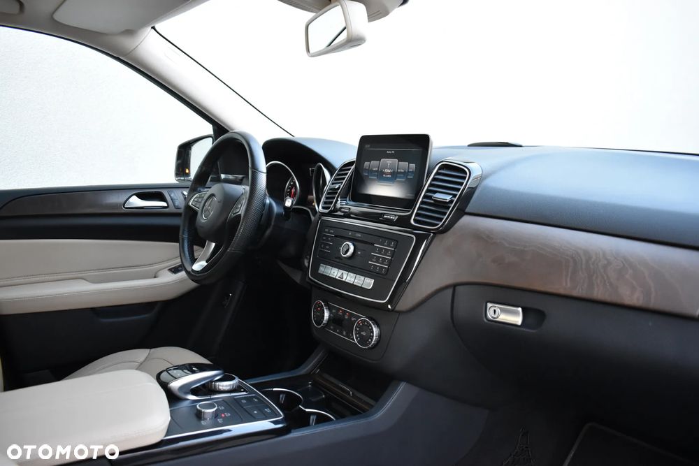 Mercedes-Benz GLE - 16