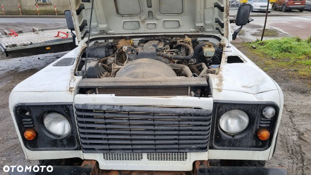 Land Rover Defender - 26