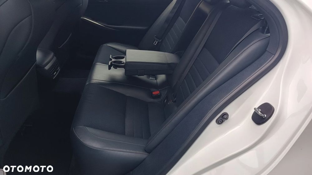 Lexus IS 300h F Sport - 19