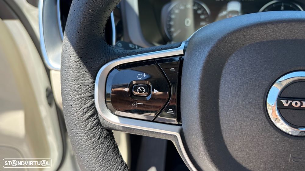 Volvo XC 60 D4 AWD Geartronic Momentum - 24
