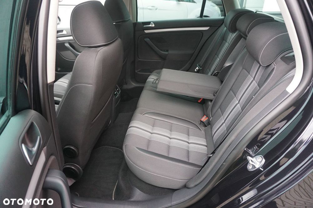 Volkswagen Golf 1.6 TDI DPF MATCH - 19