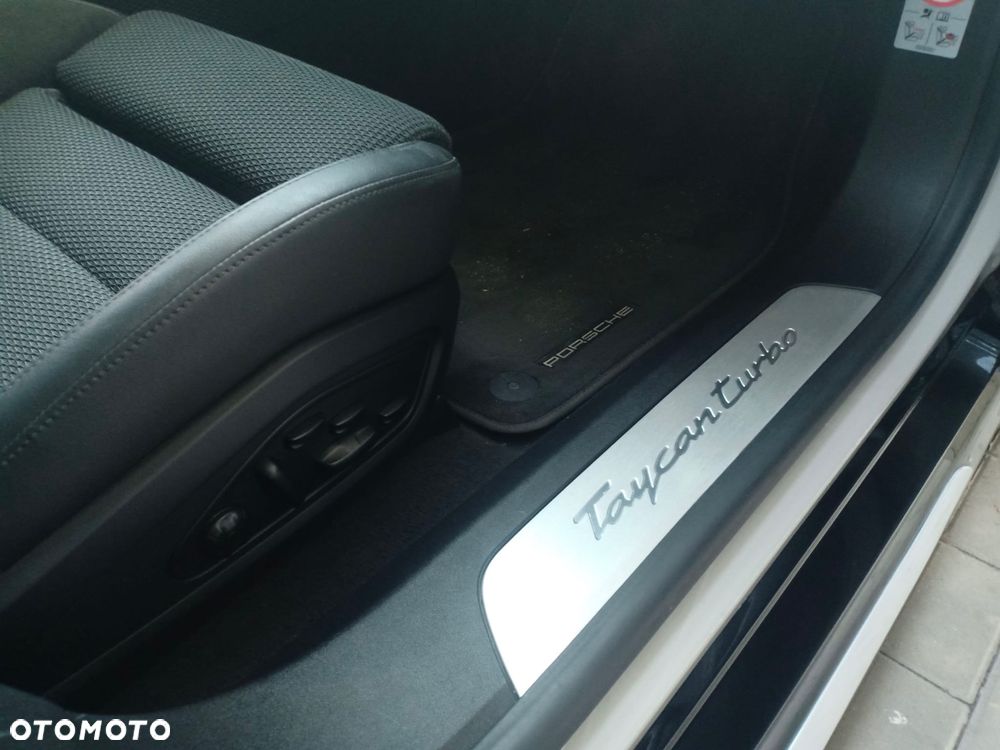 Porsche Taycan Turbo - 17